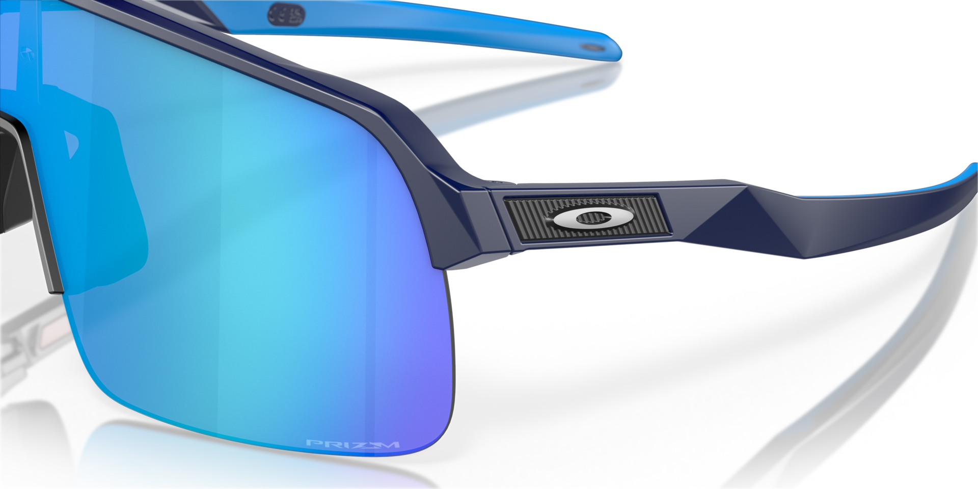 Oakley Sutro Lite Mtt Navy w/Prizm Sapphire Gir syklister en modig og allsidig stil som passer både på og av sykkelen