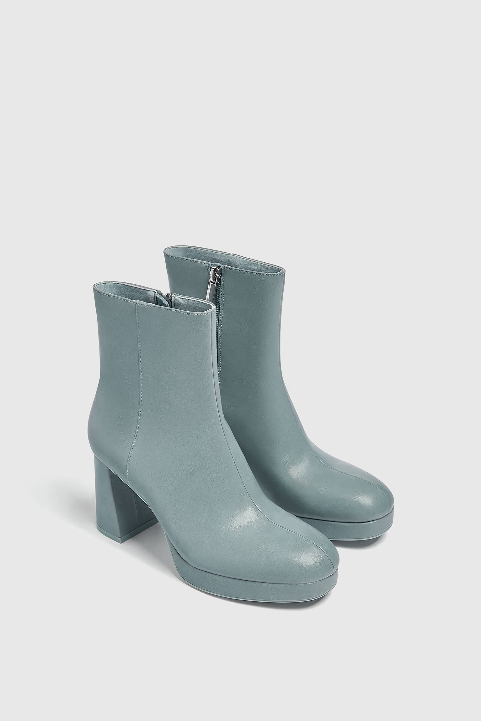 BOTA DE SALTO ALTO - AZUL CLARO