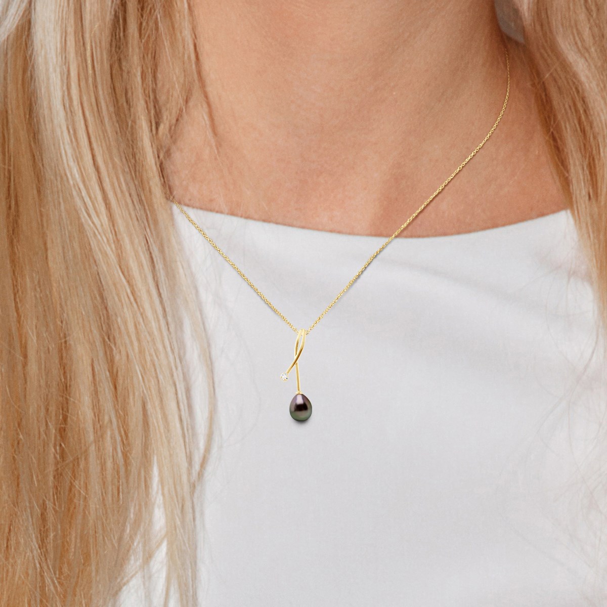 Pendentif Diamants 0,020 Cts Perle de Culture de TAHITI Poire 8-9 mm Or Jaune
