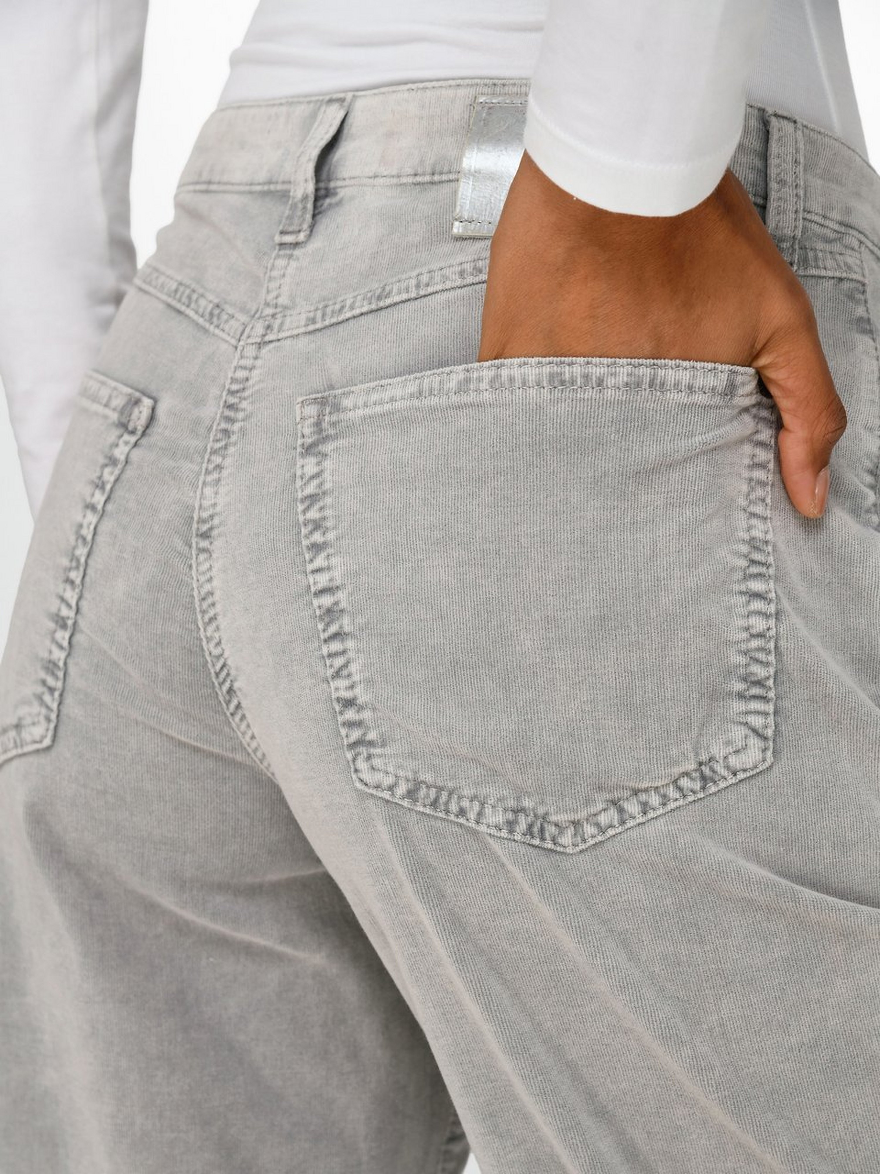 Feminine Fit-Cordhose