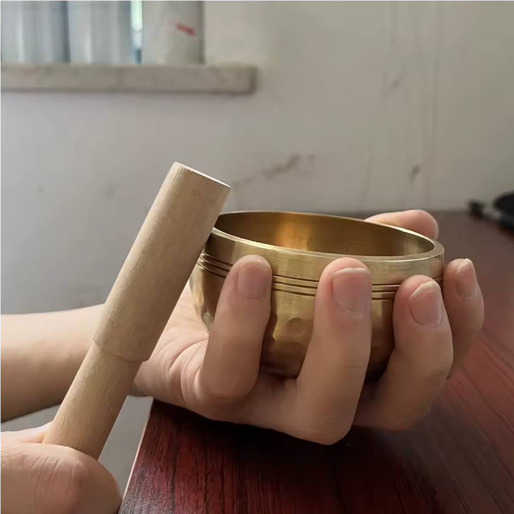(Ø8cm) Tibetische Messing Klangschale Handgehämmerte Meditations Glocke inkl. Holz Klöppel - Gold
