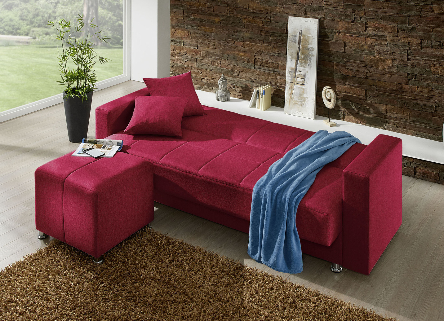 Klick-Klack-Sofa mit Hocker und Dekokissen
