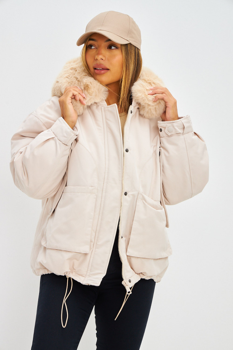 Doudoune courte beige capuche en fourrure