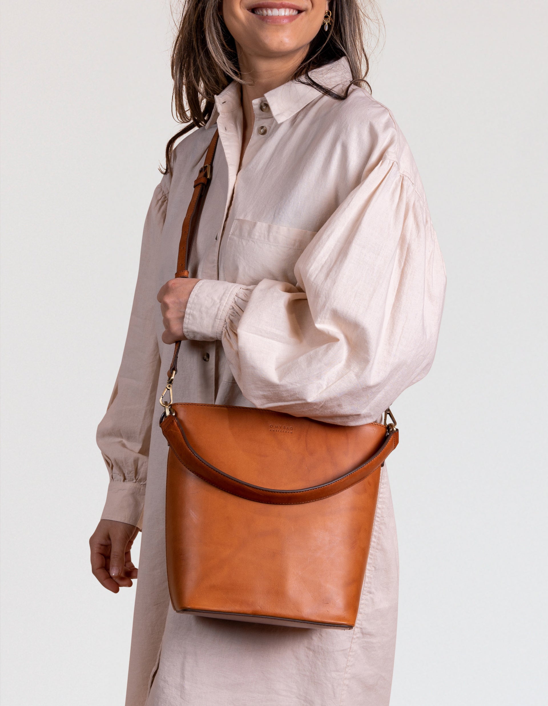 Bobbi Bucket Bag Maxi - Cognac Classic Leather