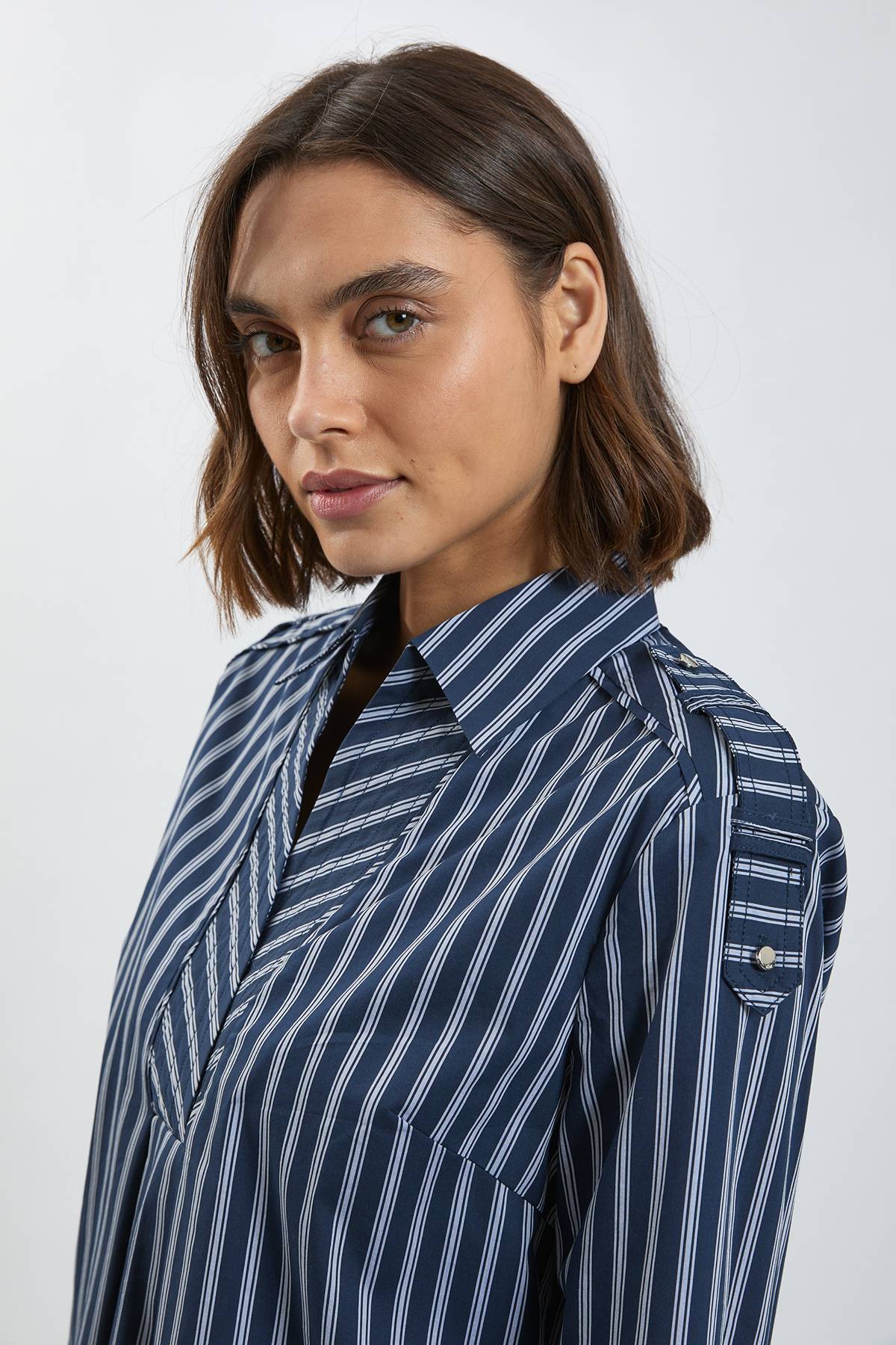 KarenMillen Chemise Tissée en Coton à Rayures avec Détail de Patte de Boutonnage Coupe Ample