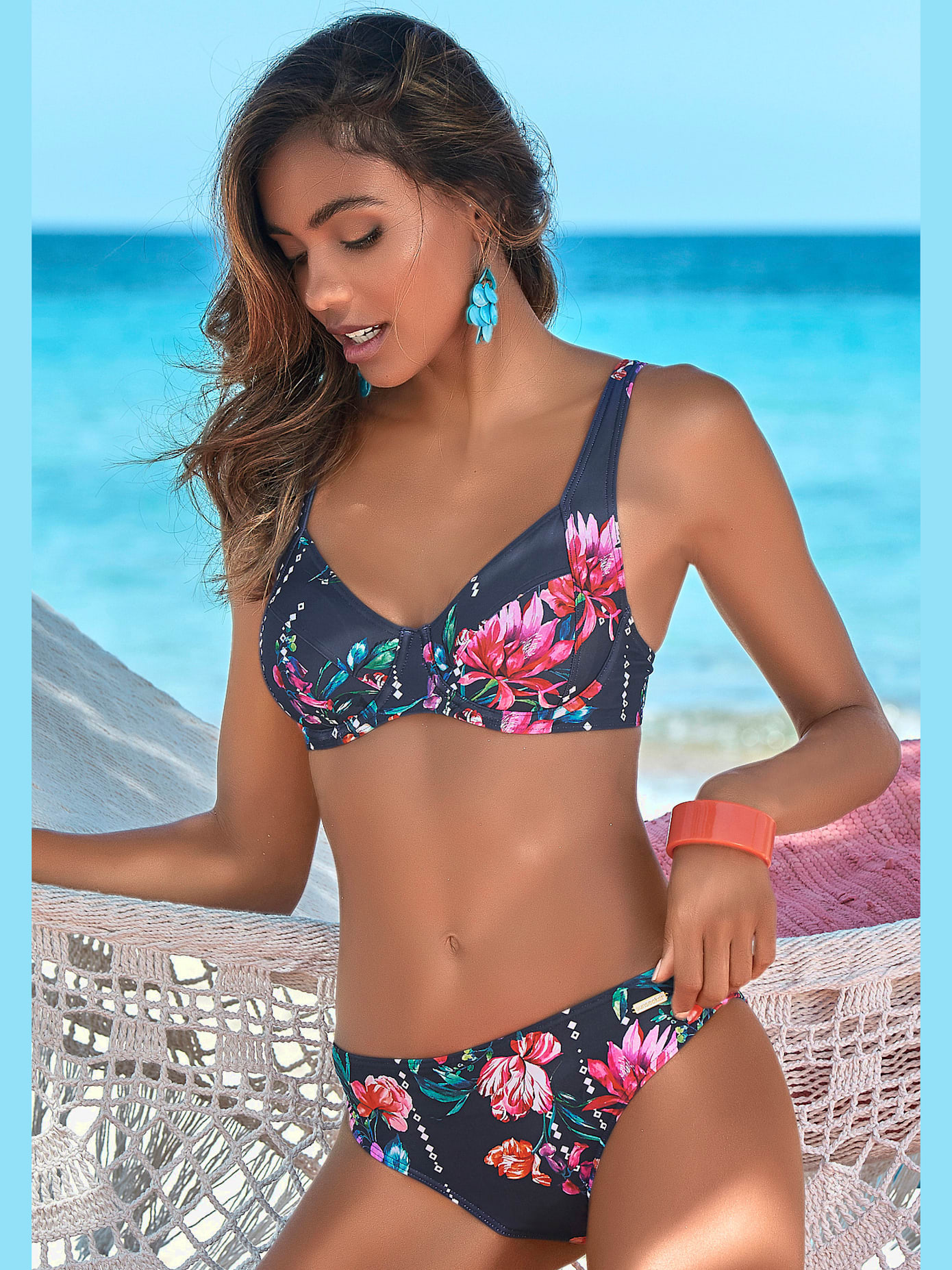 Haut de maillot de bain à armatures imprimé floral moderne