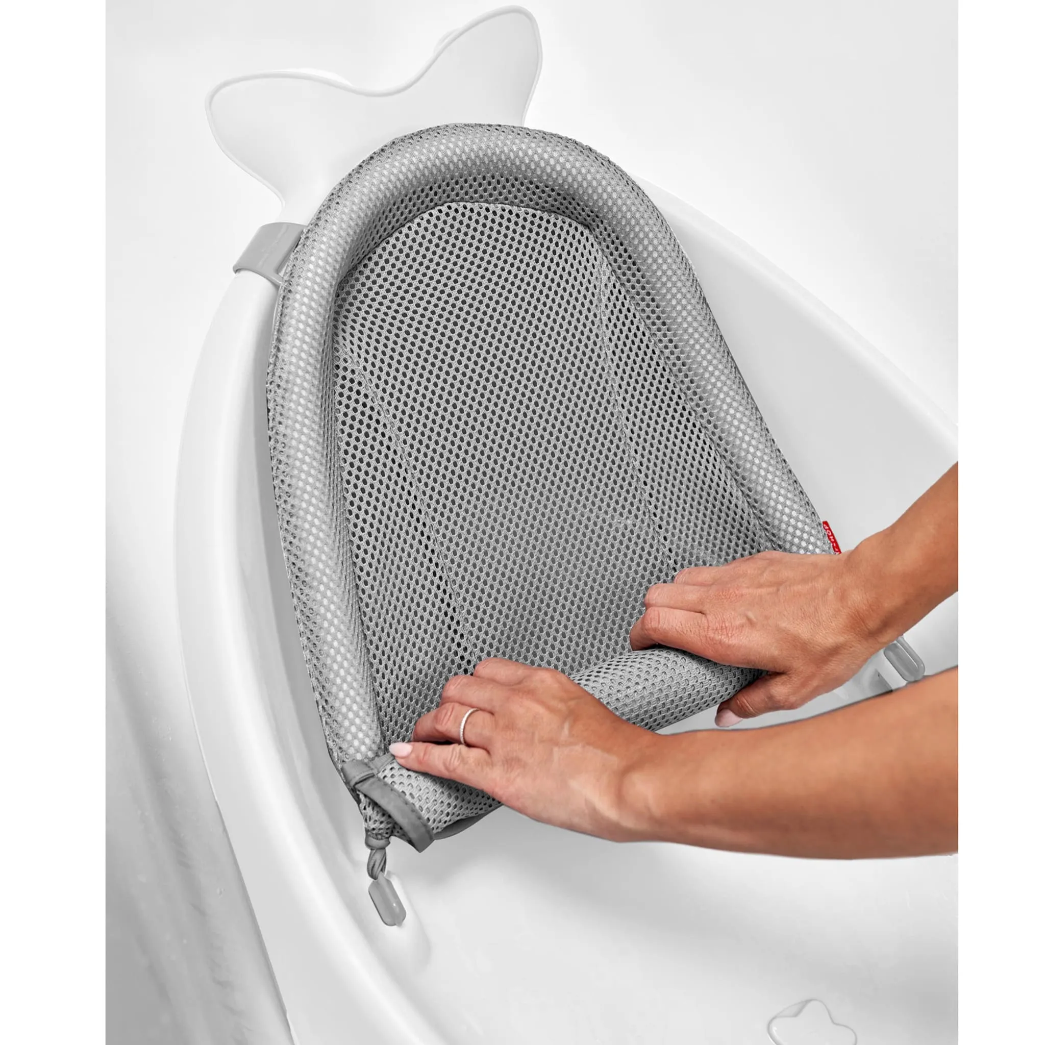 Skip Hop Bain Baleine MOBY® Smart Sling™  3-en1 - Blanc