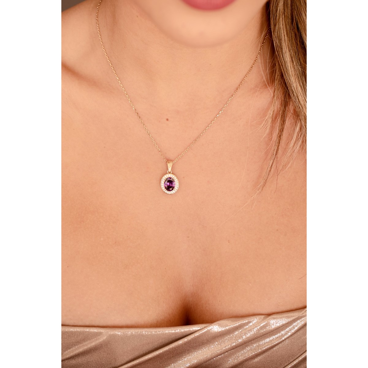 Collier mono-motif VICTORIA en Plaqué Or avec pierre synthétique mauve amethyste