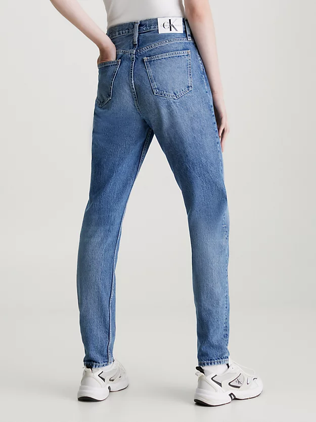 Calça jeans de mãe