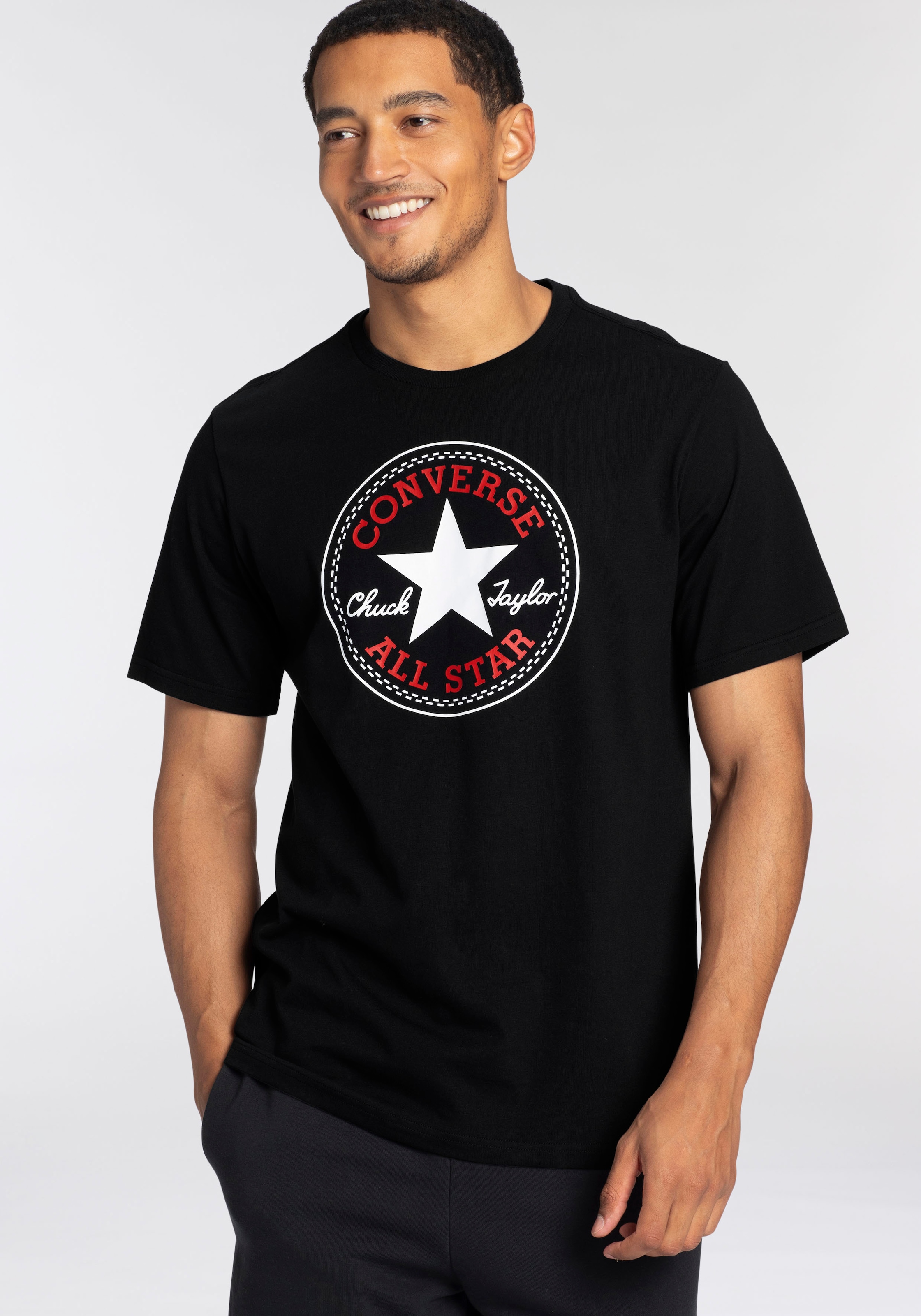 Converse T-Shirt »CONVERSE GO-TO ALL STAR PATCH STANDARD-FIT T-SHIRT«, 1 Stk. Unisex