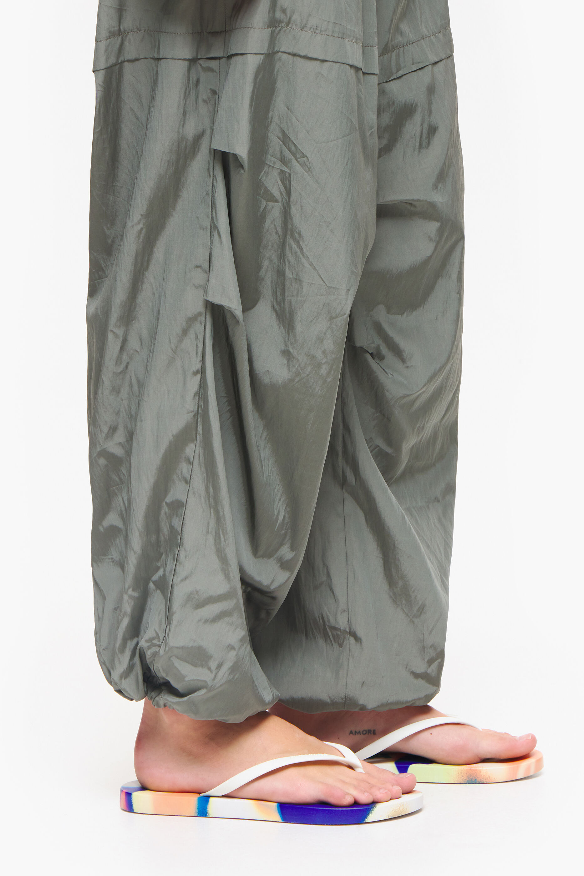 Chinelo de dedo com estampa camuflada branca
