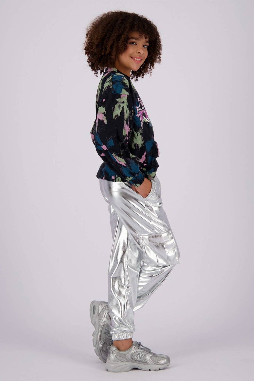 Vingino sweater Jiena met all over print zwart/roze/blauw