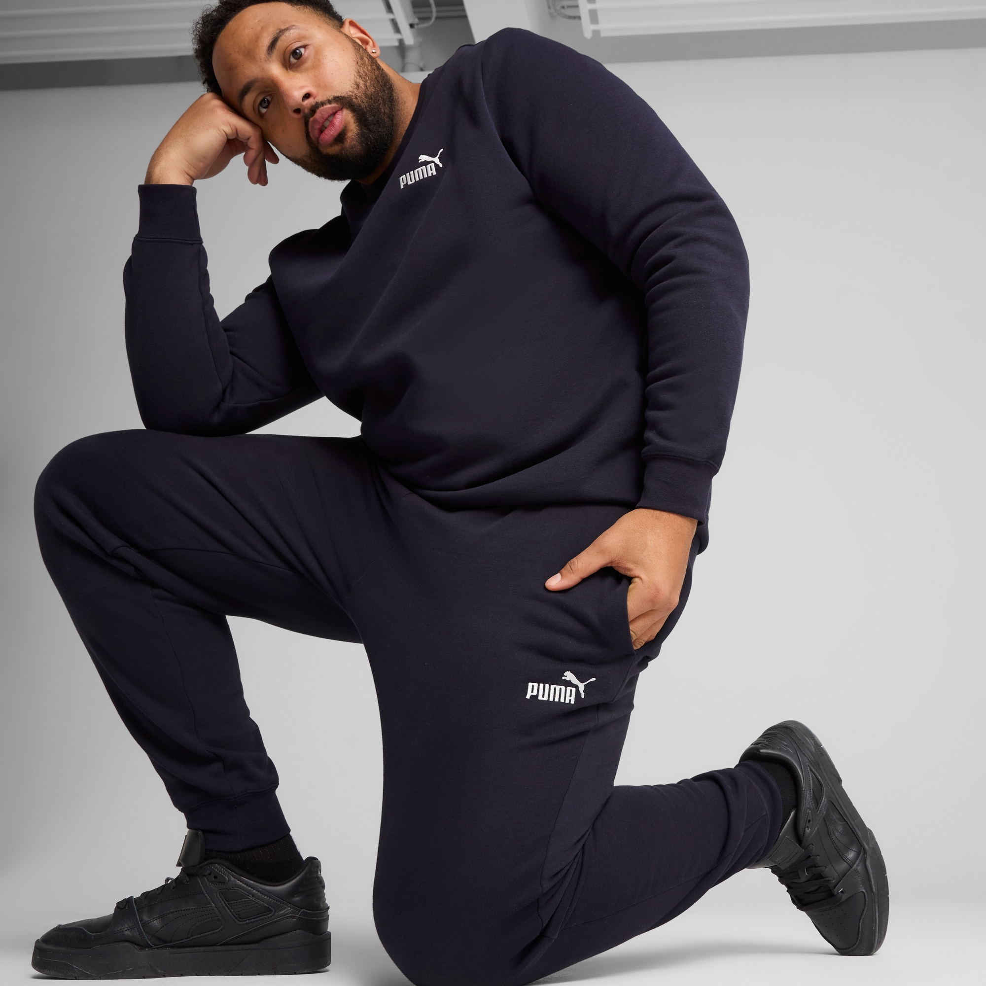 PUMA Trainingshose »ESS NO. 1 LOGO SWEATPANTS FL CL«  mit Eingrifftaschen, elastischer Bund mit Kordelzug