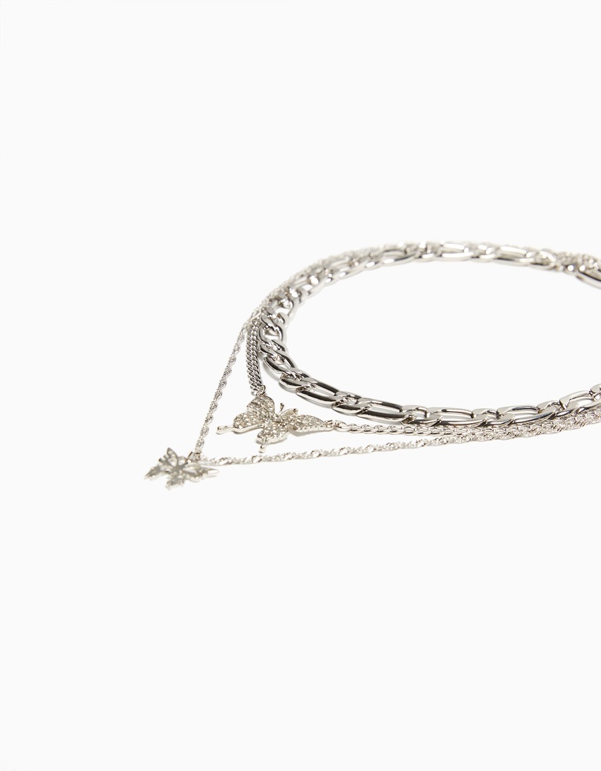 Conjunto de 3 colares com corrente e pingente de borboleta com strass.