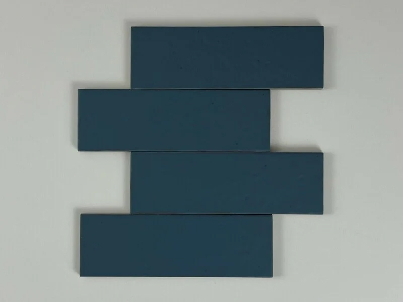 Tegelsample: Jabo Kalma wandtegel 19x6cm blauw mat