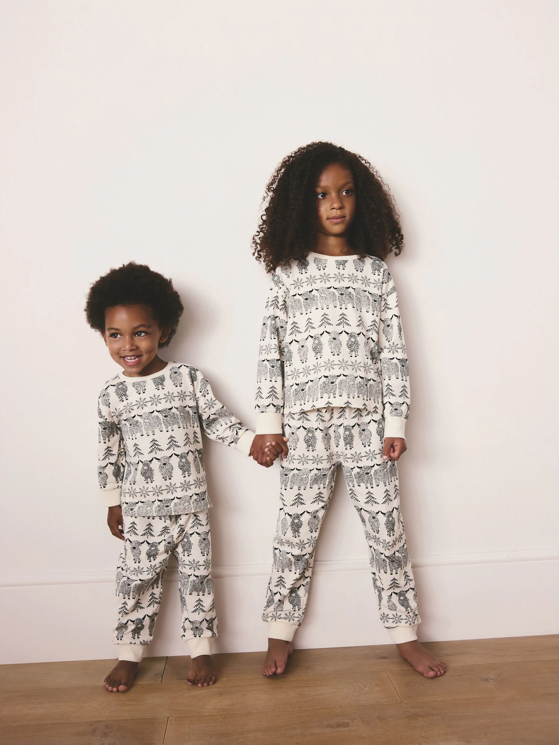 Ecru wit - Bijpassende familie Kerstmis Fairisle-patroon Hamish the Highland Cow Pyjama's (9mnd-16jr)