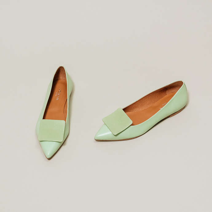Ballerines à bouts pointus  en vernis plissé vert clair