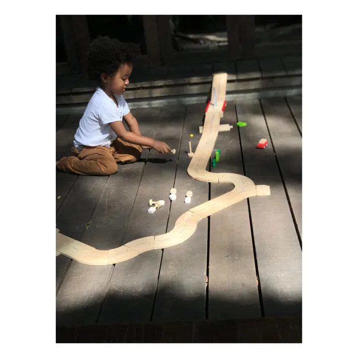 Plan Toys Circuit automobile et ses accessoires en bois
