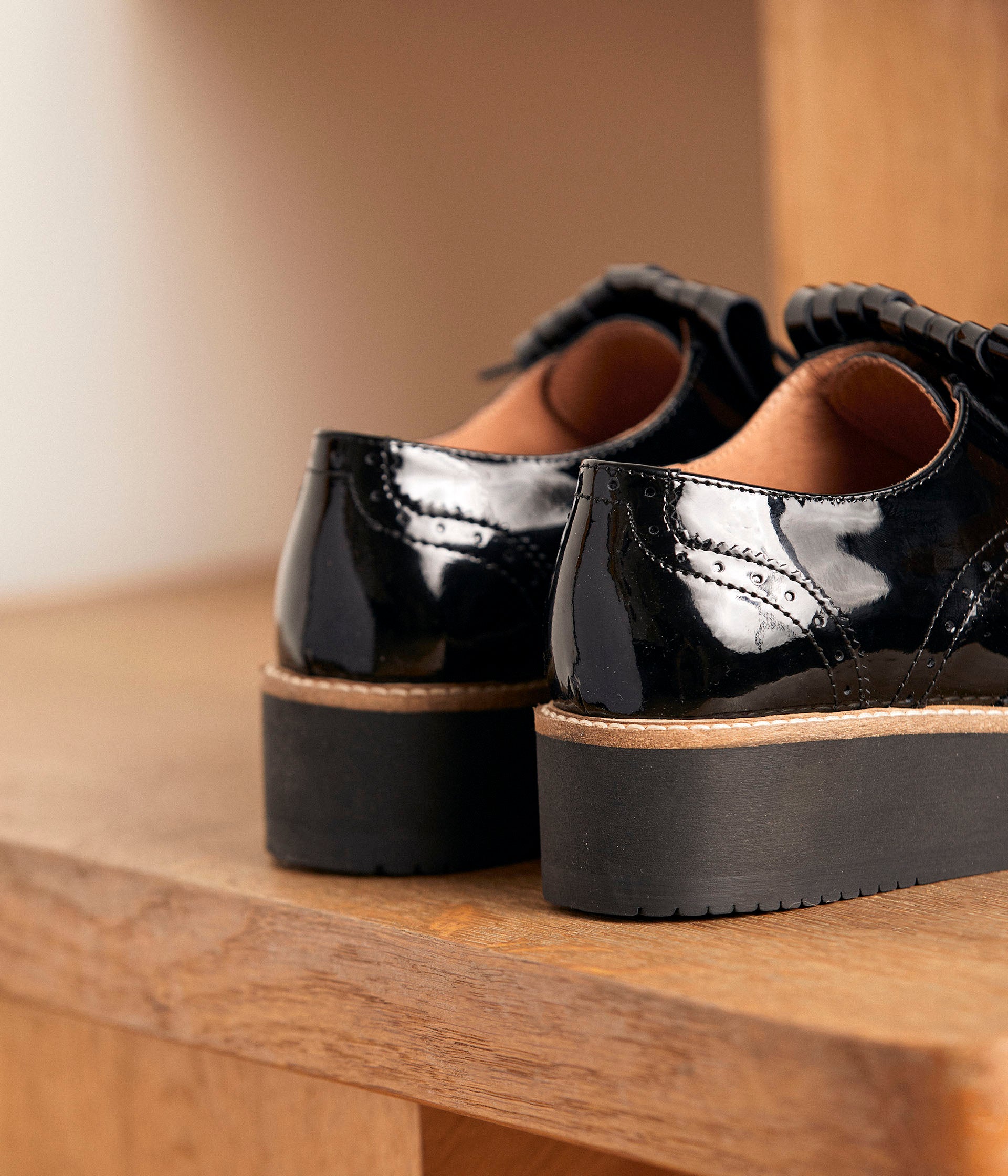 Derbies noires vernies Ayat
