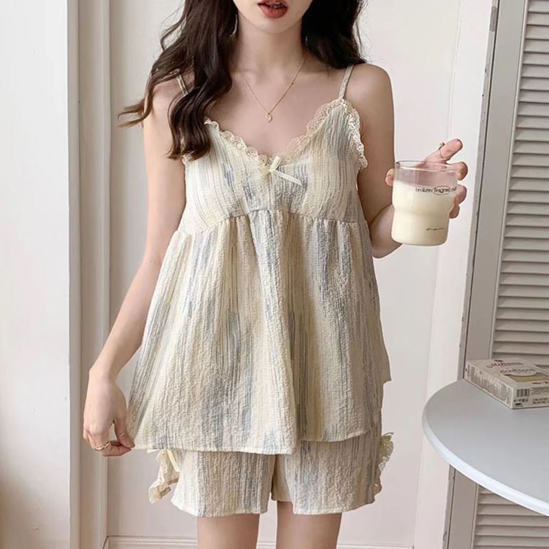 Everose - Pyjamaset: V-hals, tie-dye strik, kanten rand en camisole top + shorts