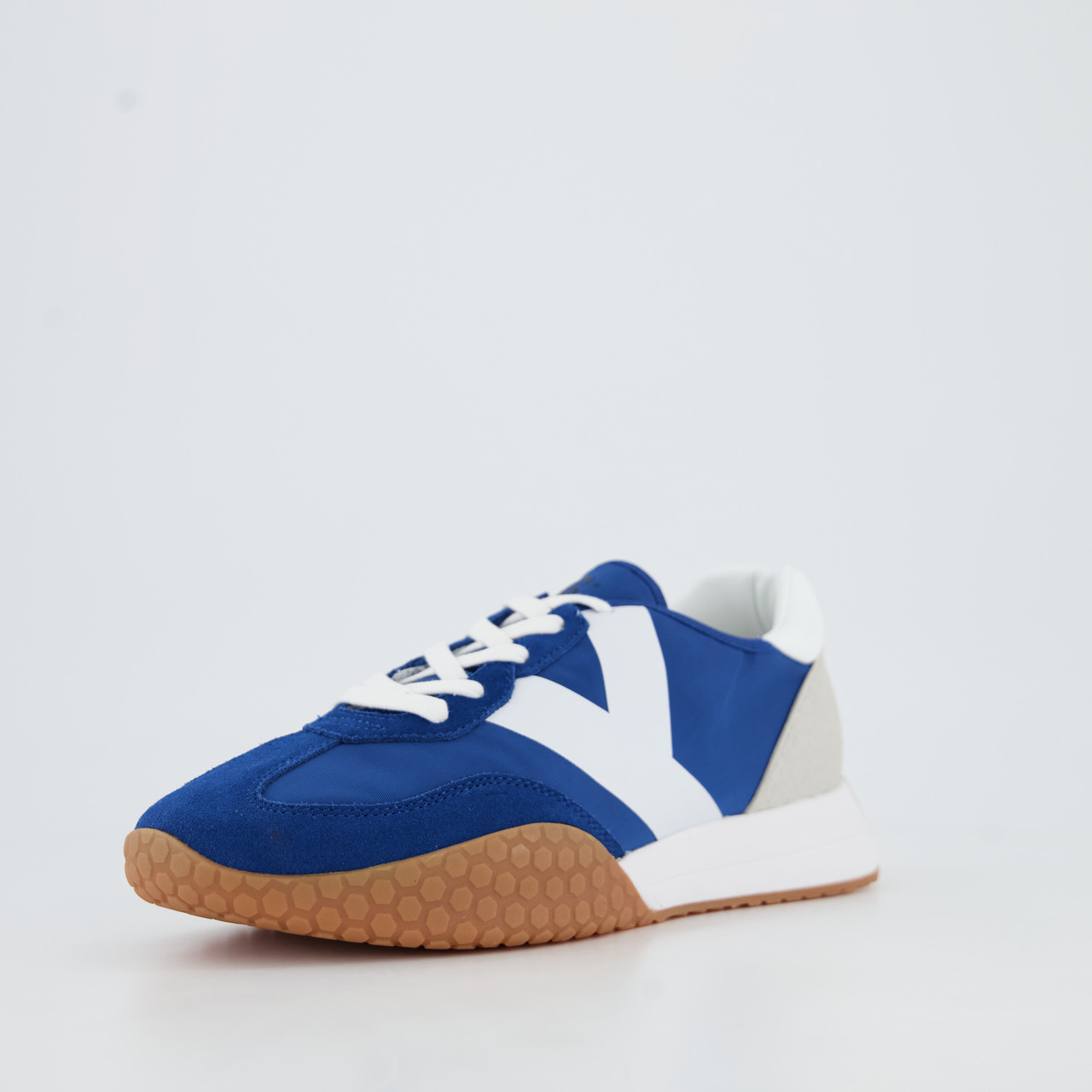 Keh-noo Sneaker
