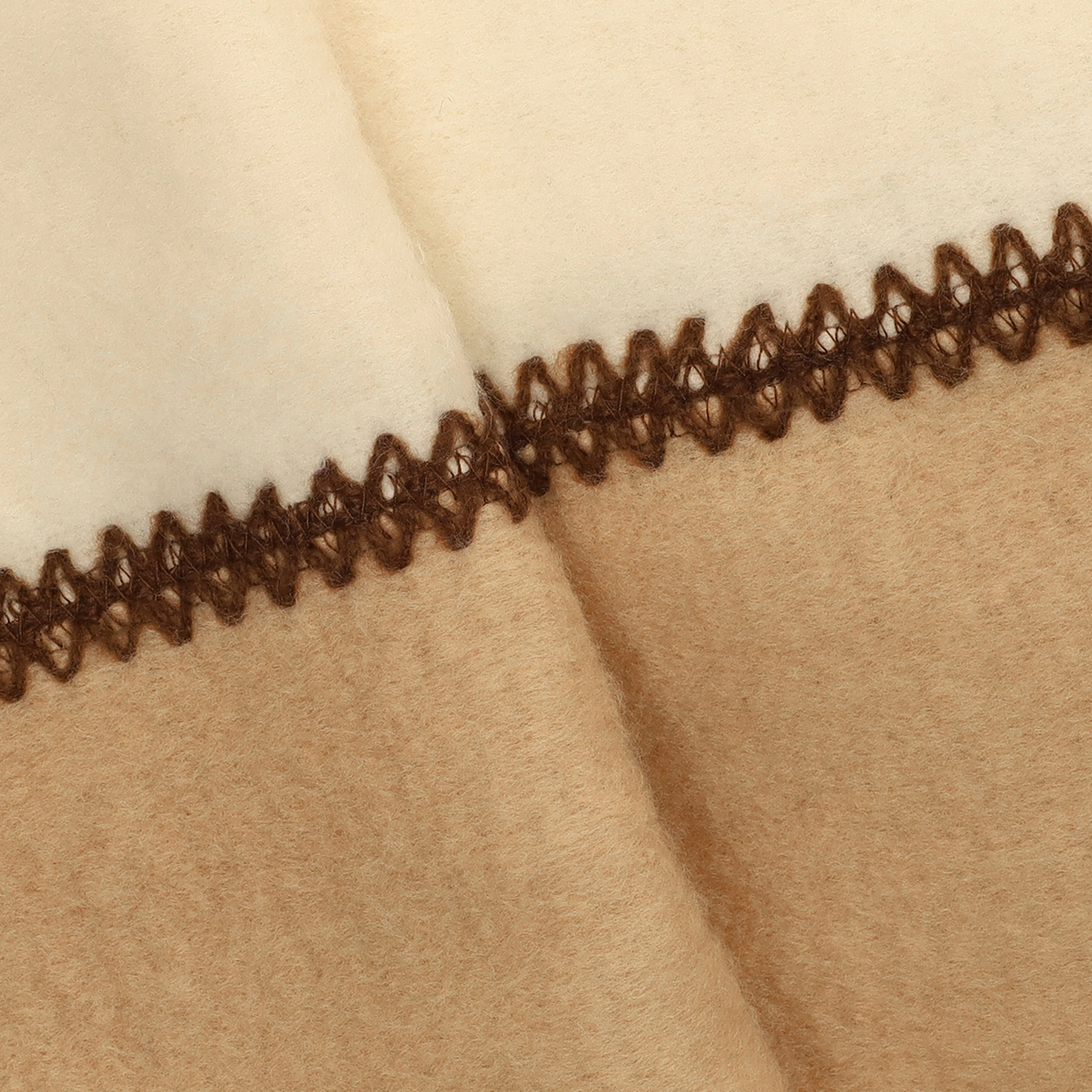 Beige sjaal met beige en bruine details