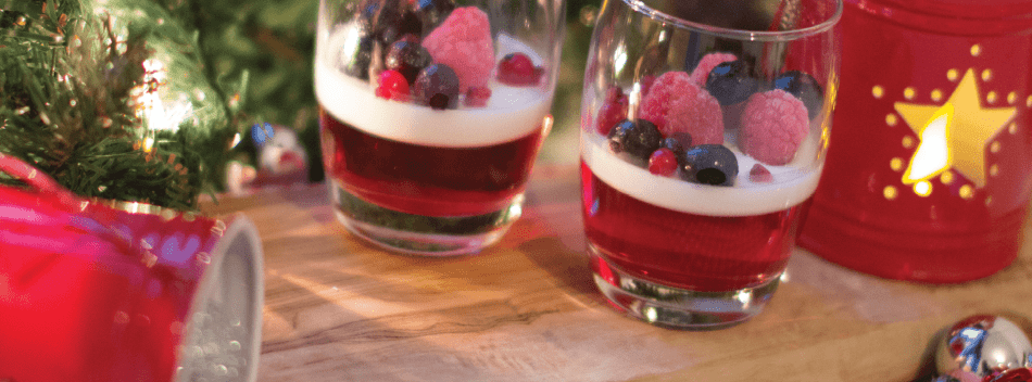 Kokosnootroompudding met aardbeienjelly