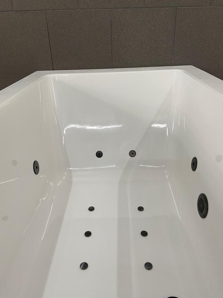 Lambini Designs Cube bubbelbad 180x80cm elektronisch 6 4 2 hydrojets en 12 aerojets zwart