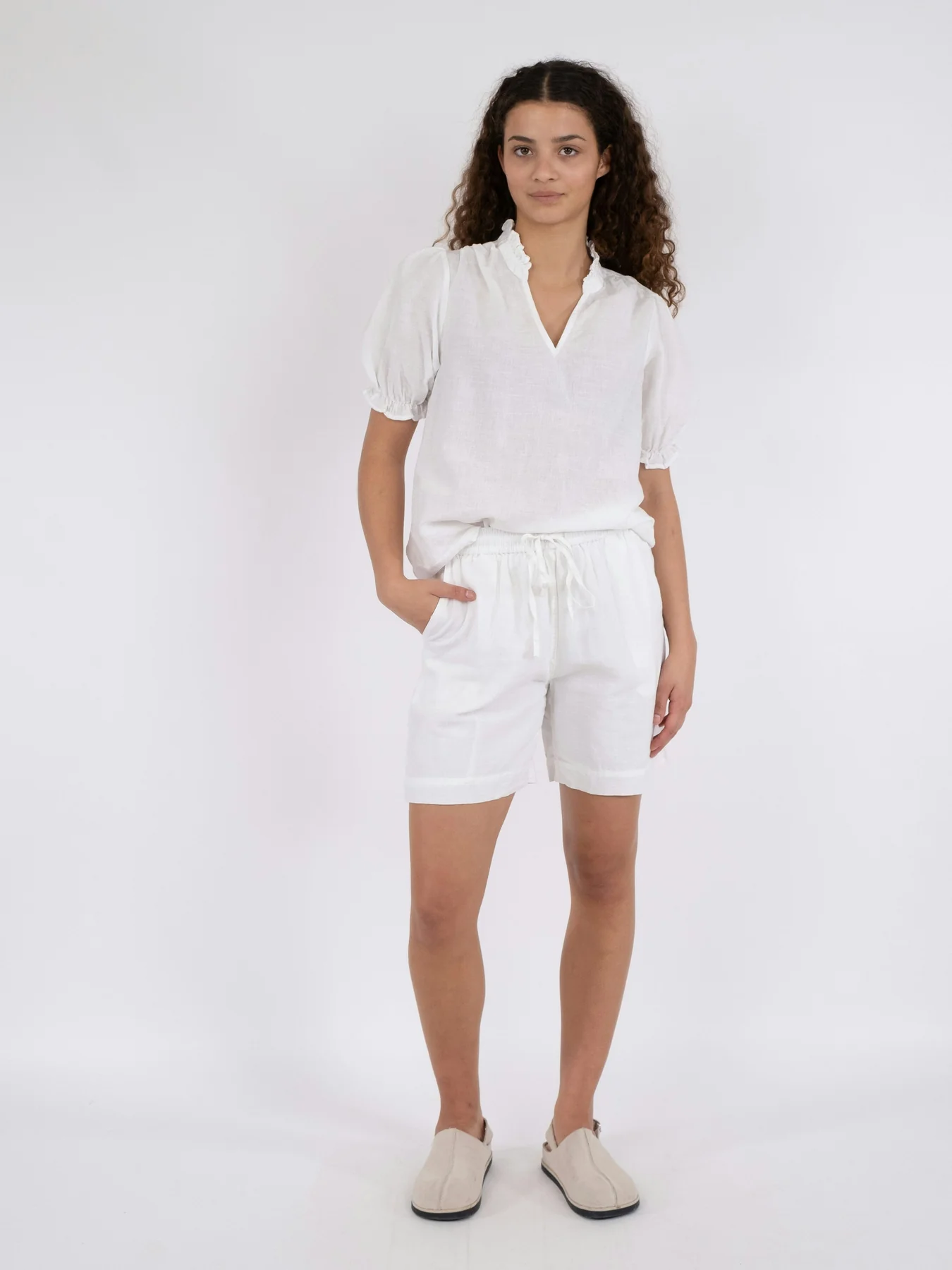 Neo Noir Shea Linen Shorts white