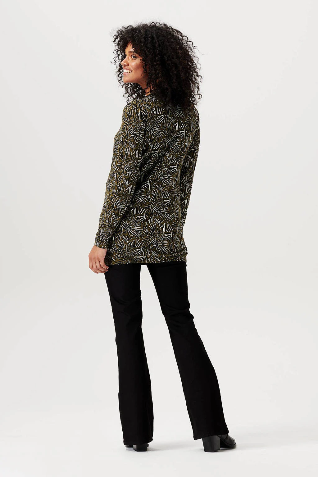 Noppies zwangerschapslongsleeve Rayne met all over print kaki/wit/zwart