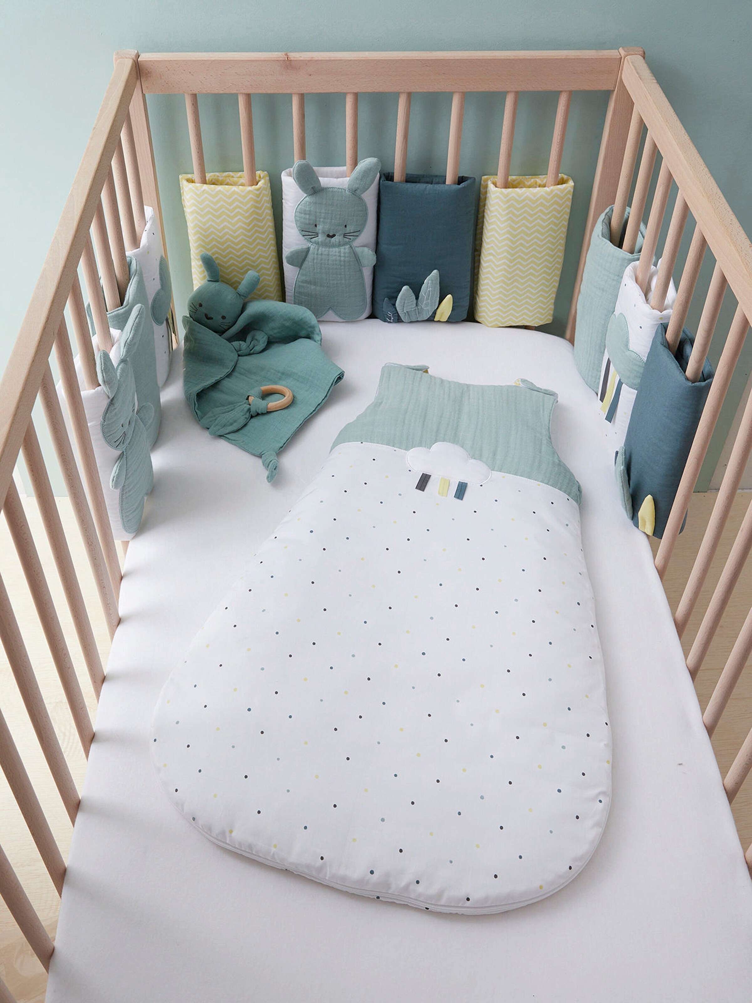 Vertbaudet Ärmelloser Baby Schlafsack MINZHASE grün/weiß getupft