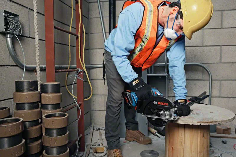 BOSCH COMBI-KIT 4 18V TOOLS: GSR 18V-90C + GWS 18V-15 PSC + GKM 18V-50 + GGS 18V-23 PLC + 1 4.0 AH BATTERY (PROCORE) + 2 5.5 AH BATTERIES (PROCORE) + GAL 1880CV (L) PROFESSIONAL