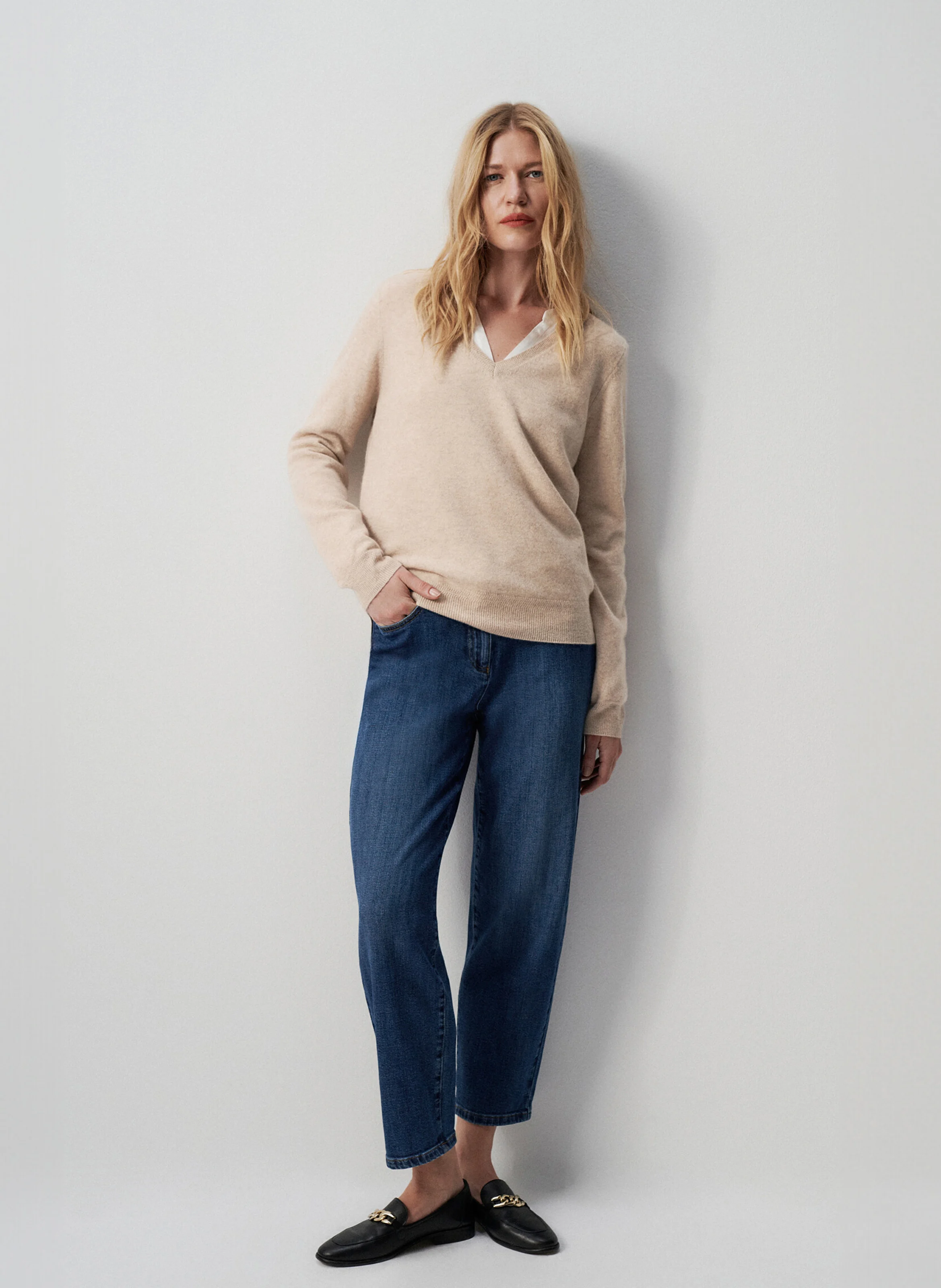 MARIANNE2 - Pull cintré col V en cachemire | Beige
