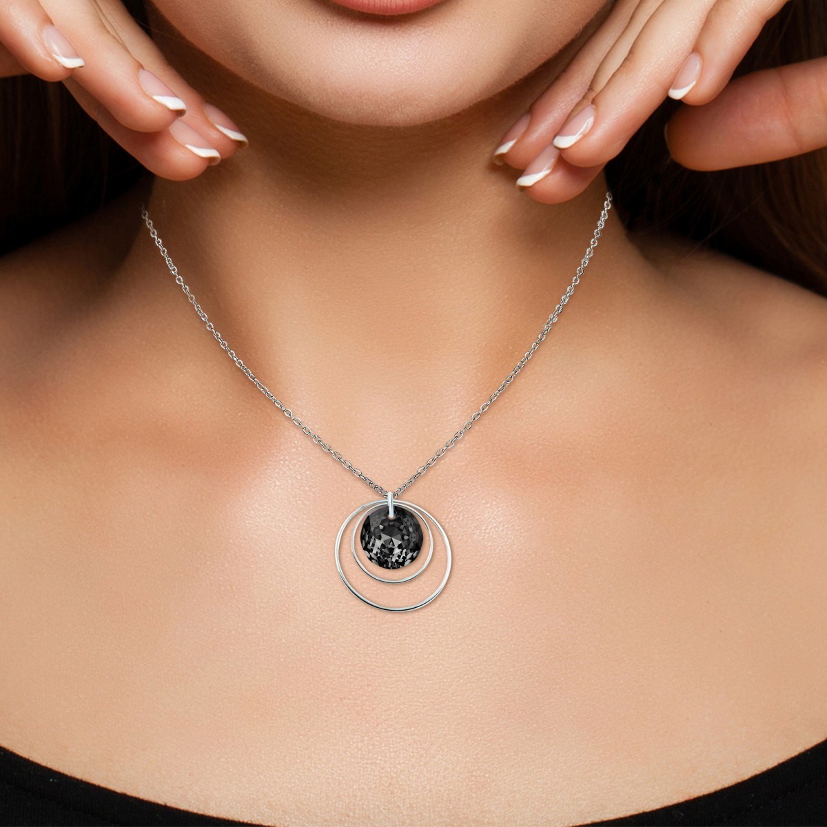 Collier argenté rond orné d'un cristal scintillants SC Crystal en Métal rhodié