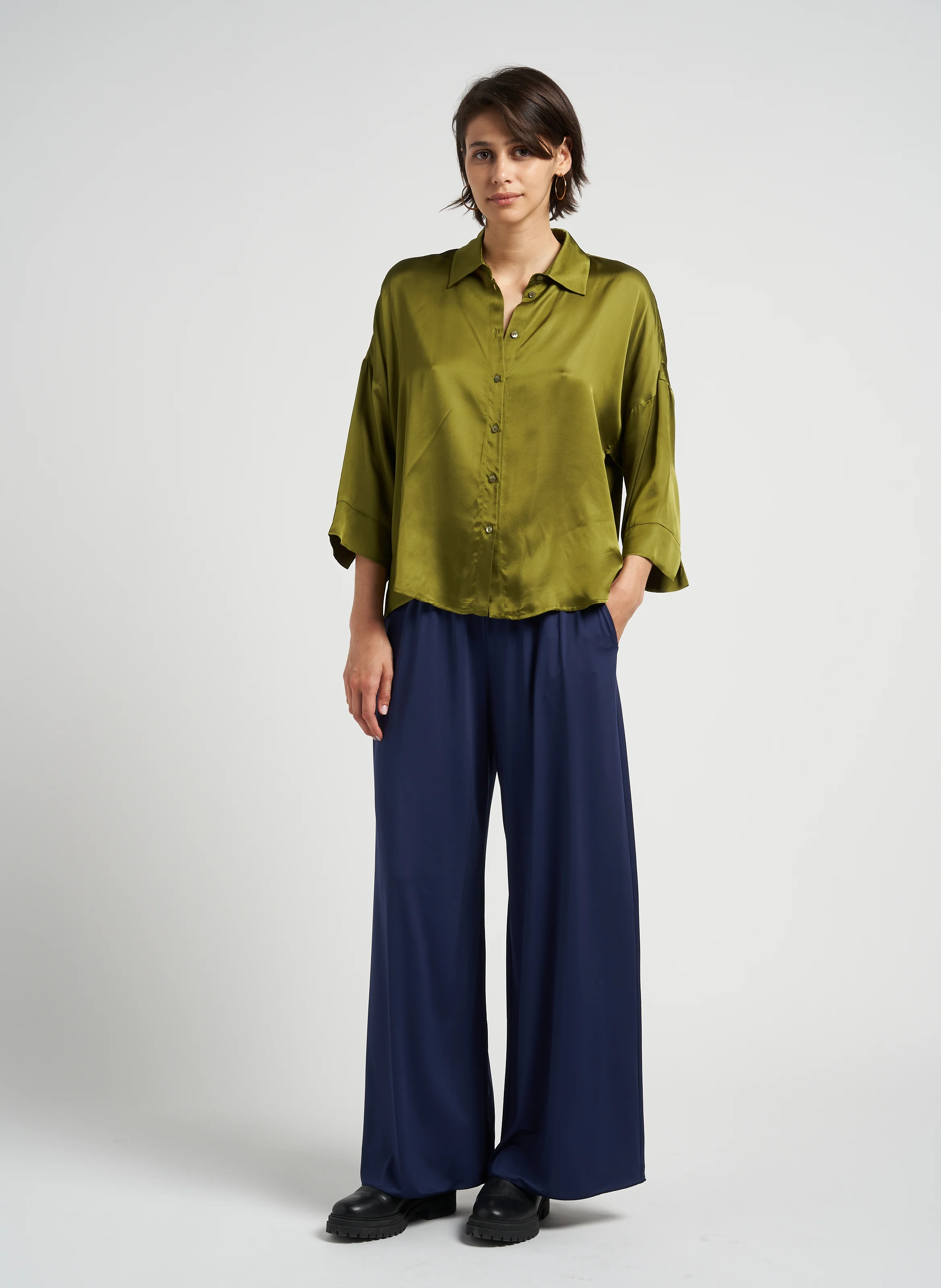 BEMBO - Chemise ample col classique en satin fluide| Vert