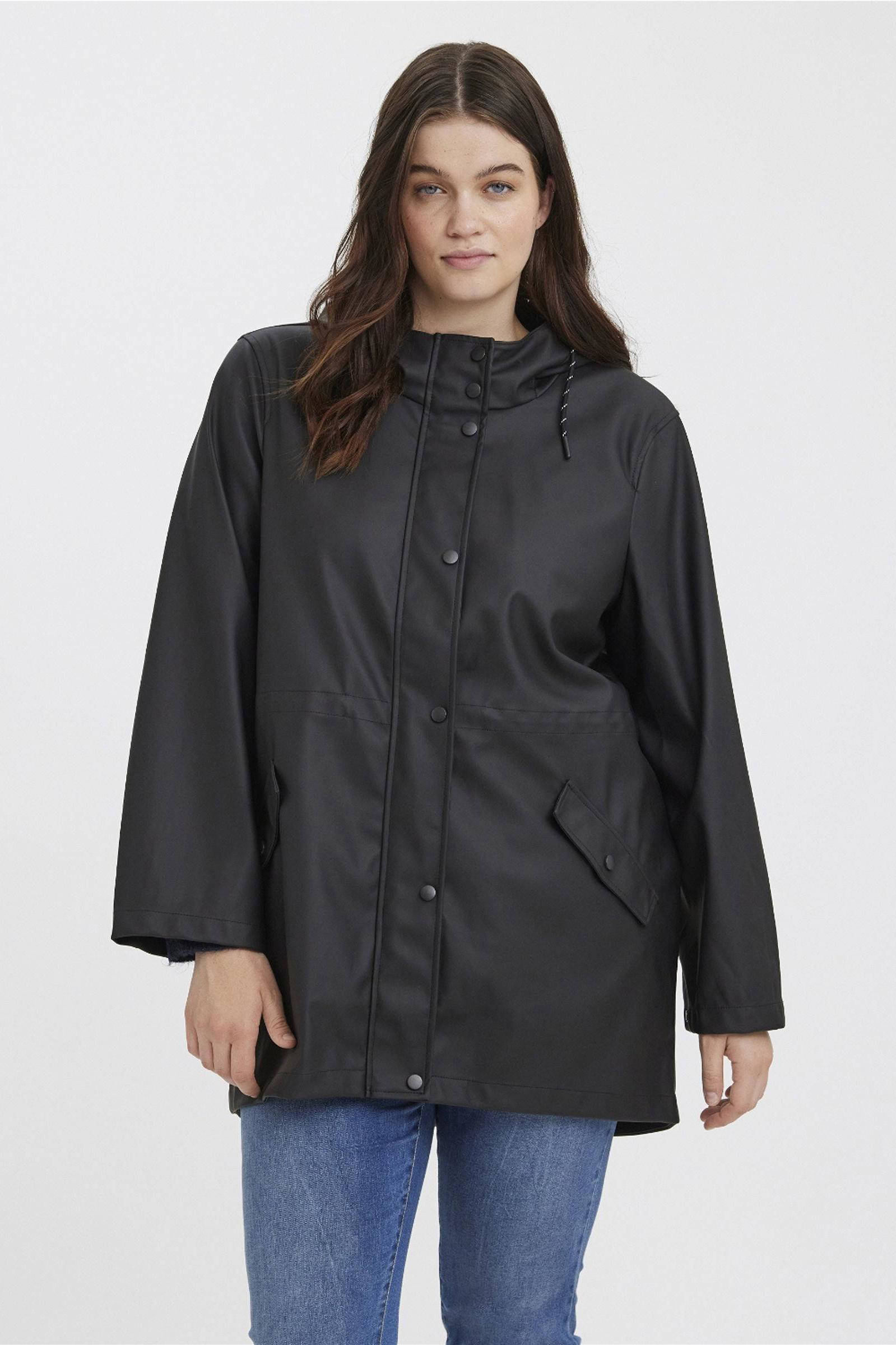 VERO MODA CURVE coated regenjas VMMALOU zwart