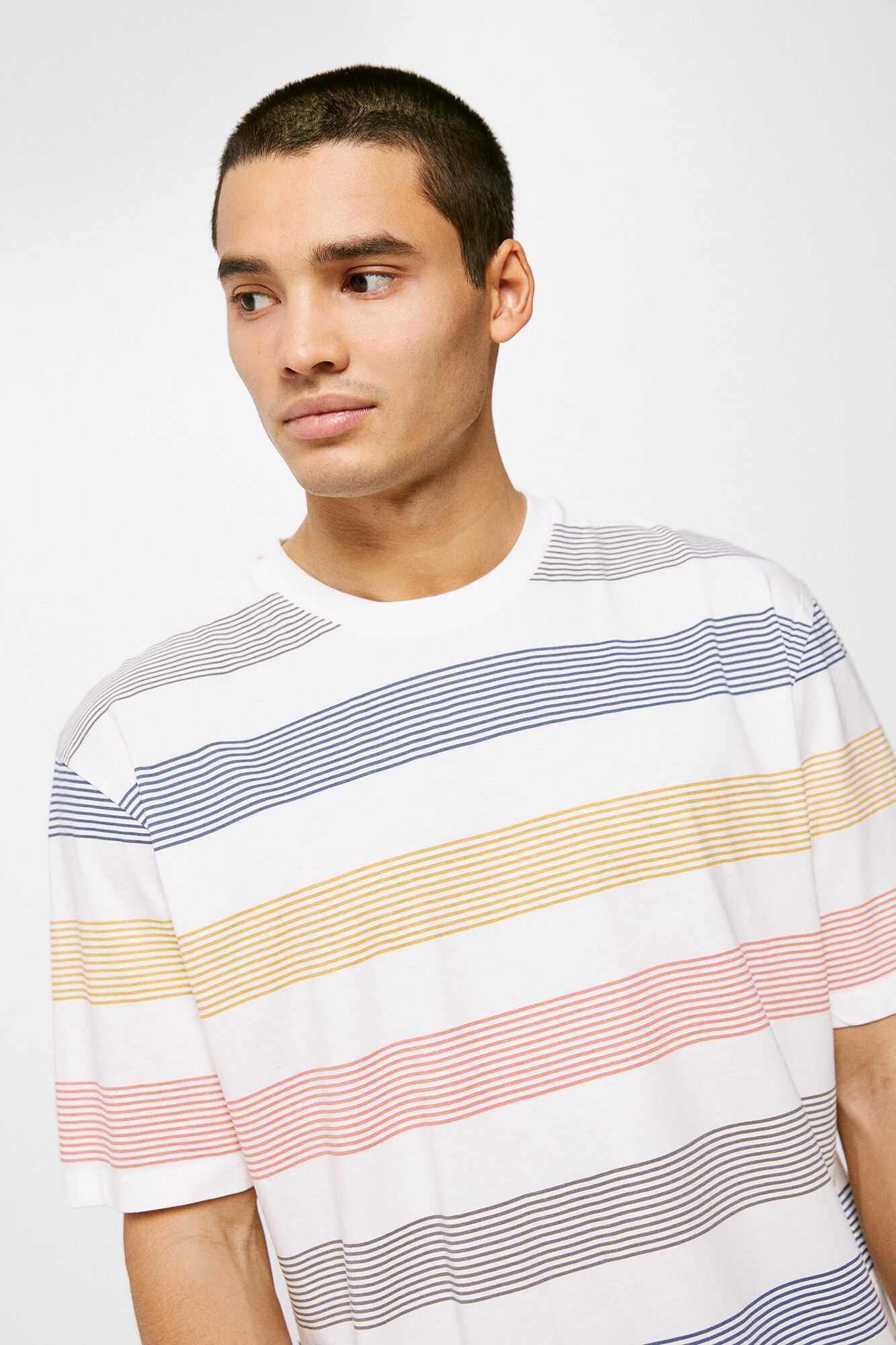Camiseta listrada multicolorida - marfim