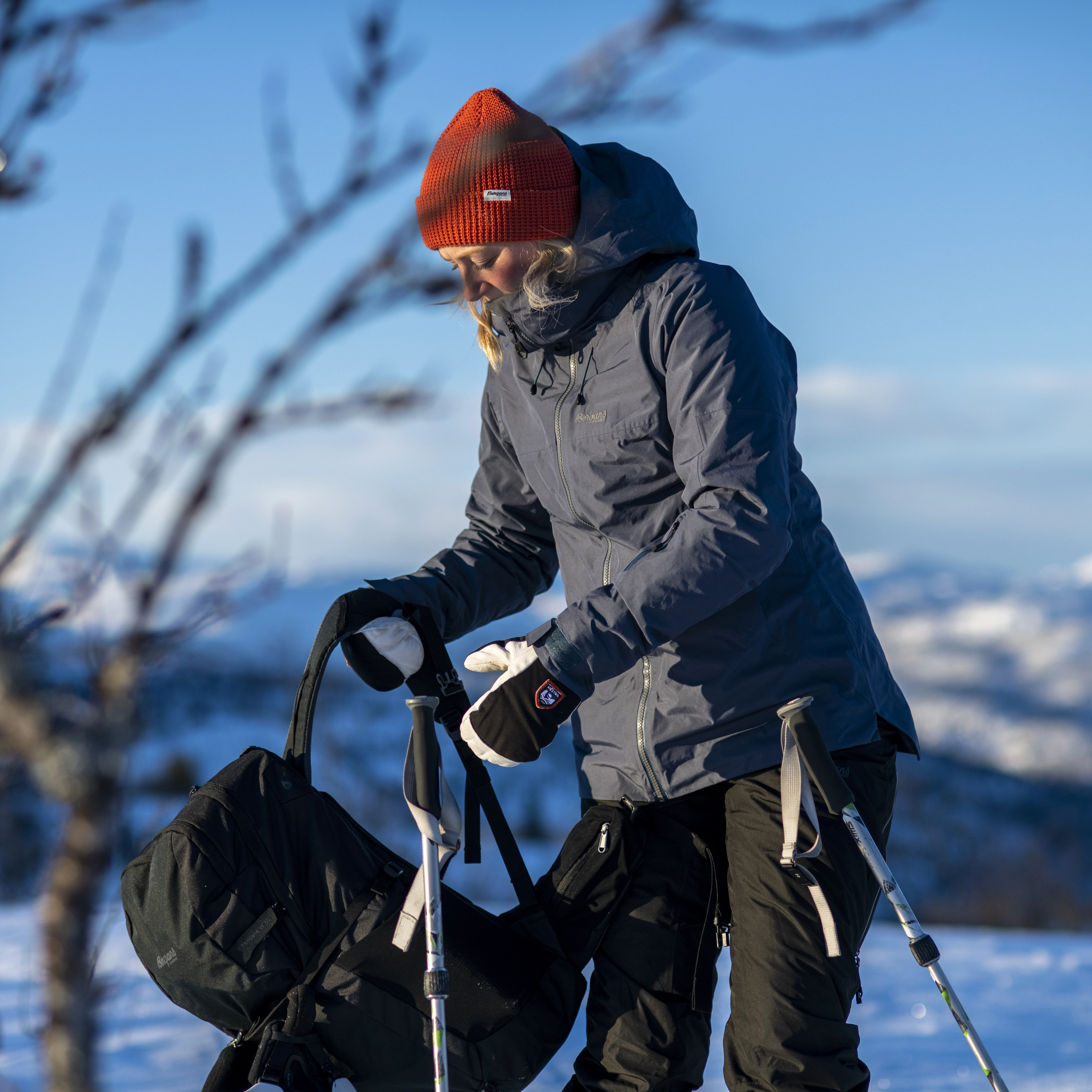 Stranda V2 Insulated W Jacket Ebony Blue