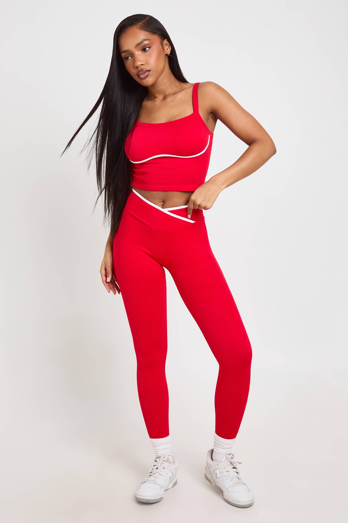 boohoo Legging Actif Sans Couture Côtelé Galbant Avec Détail Froncé Fessier Et Bandes Contrastées