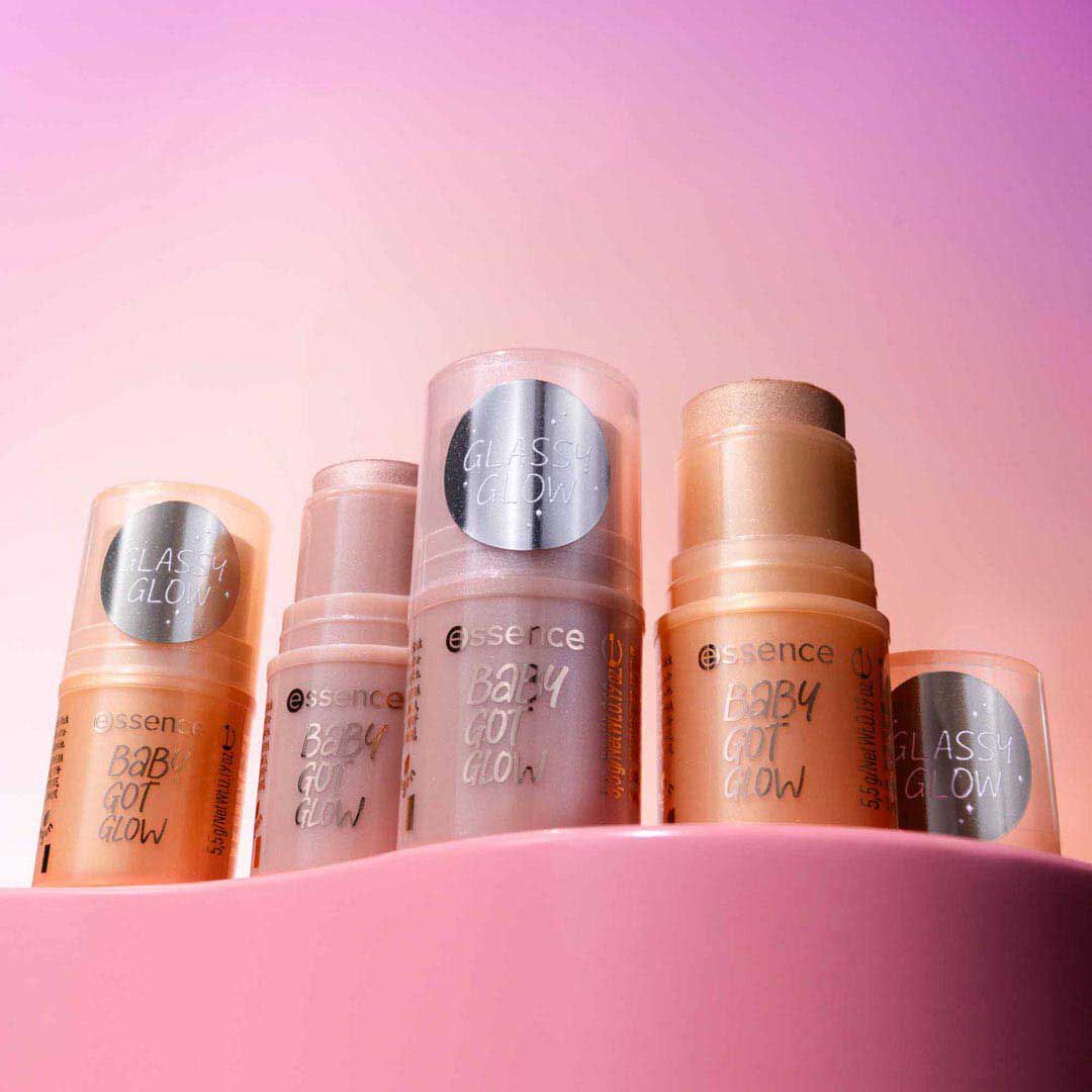 ESSENCE  Stick iluminador BABY GOT HOLO GLOW