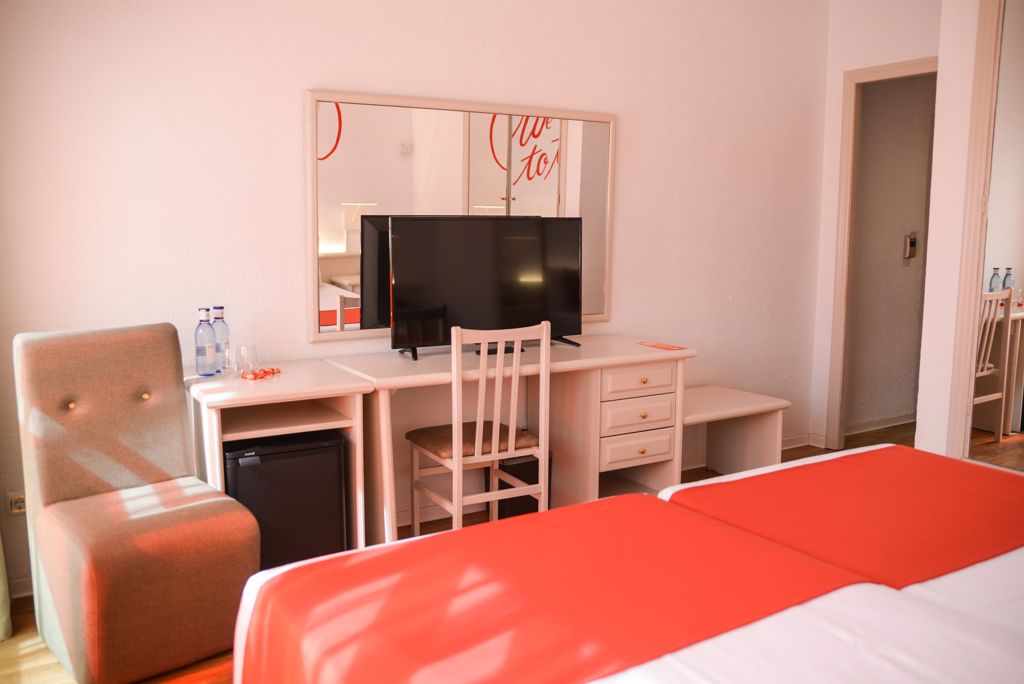 Lloret Vibe by Fergus Logies en ontbijt - Hotel