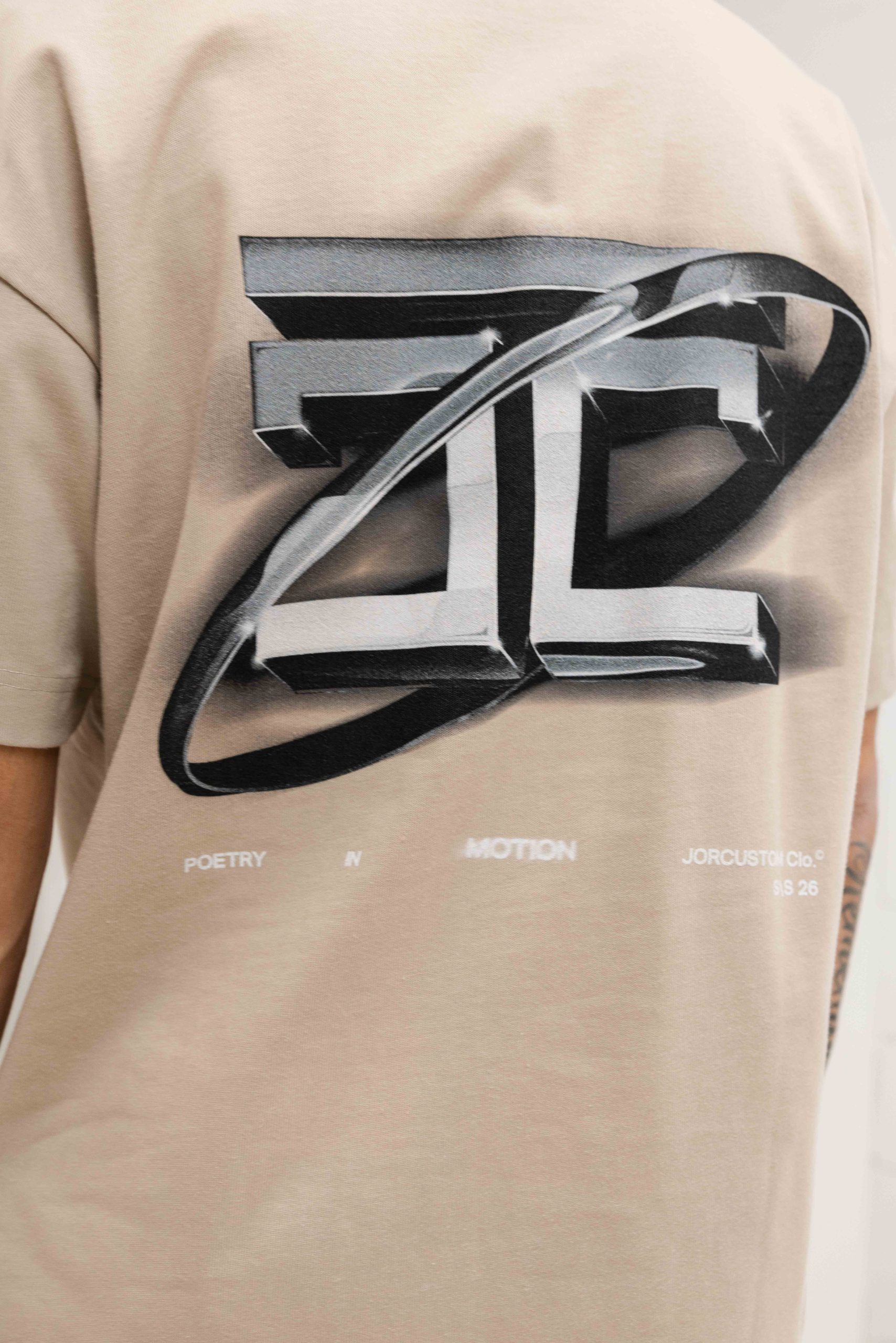 Jorcustom Poetry ln Motion Loose Fit T-Shirt Heren Beige