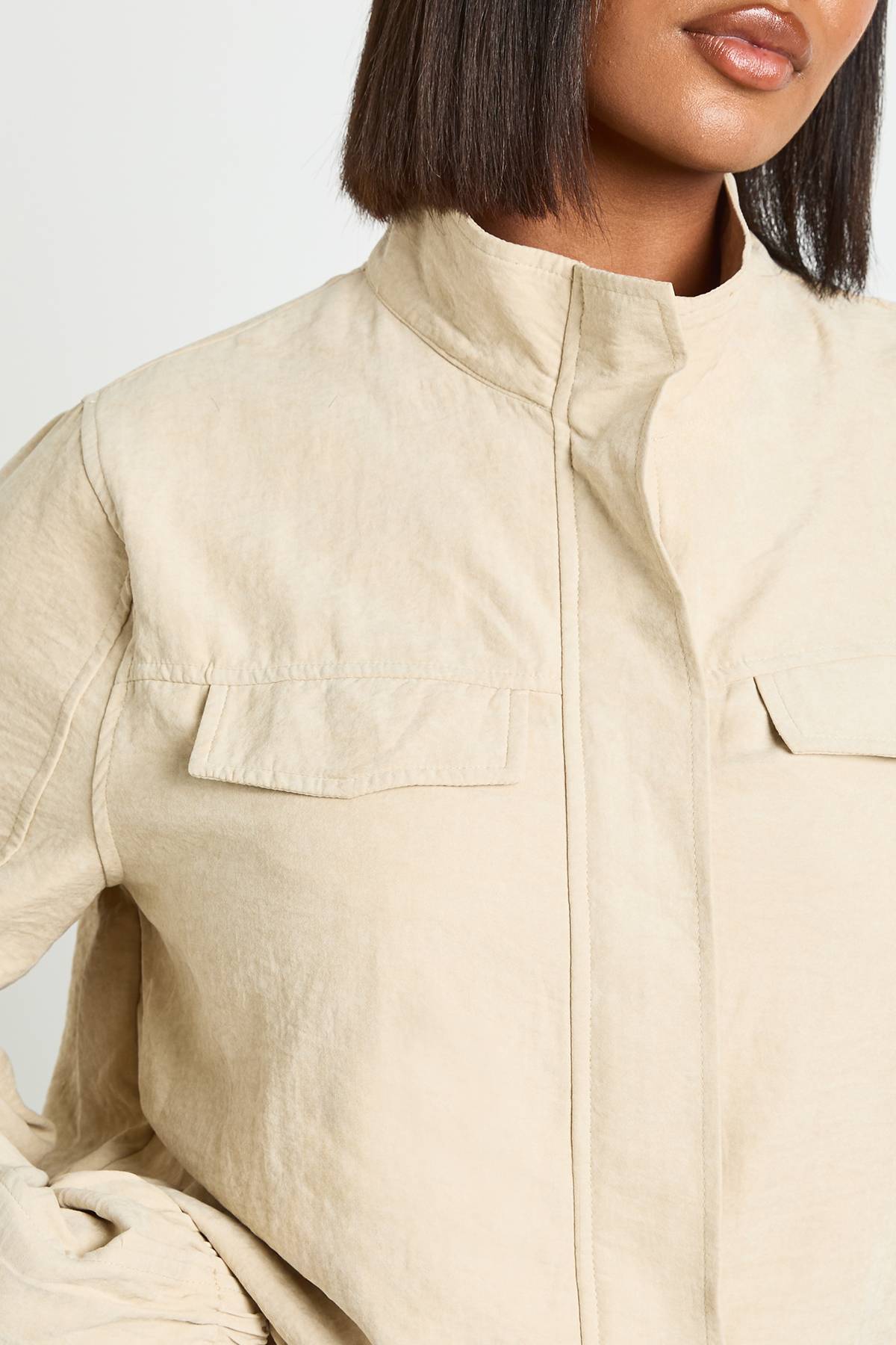 boohoo Veste Grande Taille À Col Montant Zippée Effet Peau De Pêche