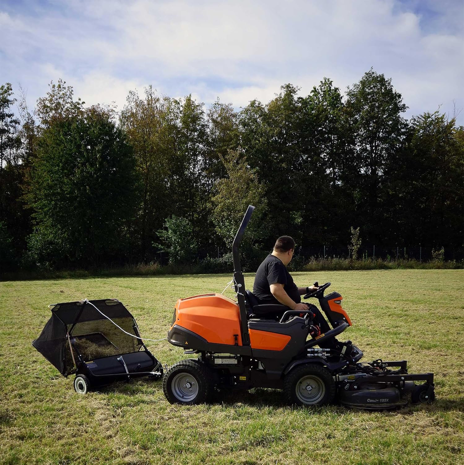 Wiltec Rasenkehrmaschine mit 96 cm Kehrbreite, Rasenkehrer für Aufsitzmäher, Laubsammler mit 340 l Auffangnetz Laubkehrmaschine für Rasentraktor