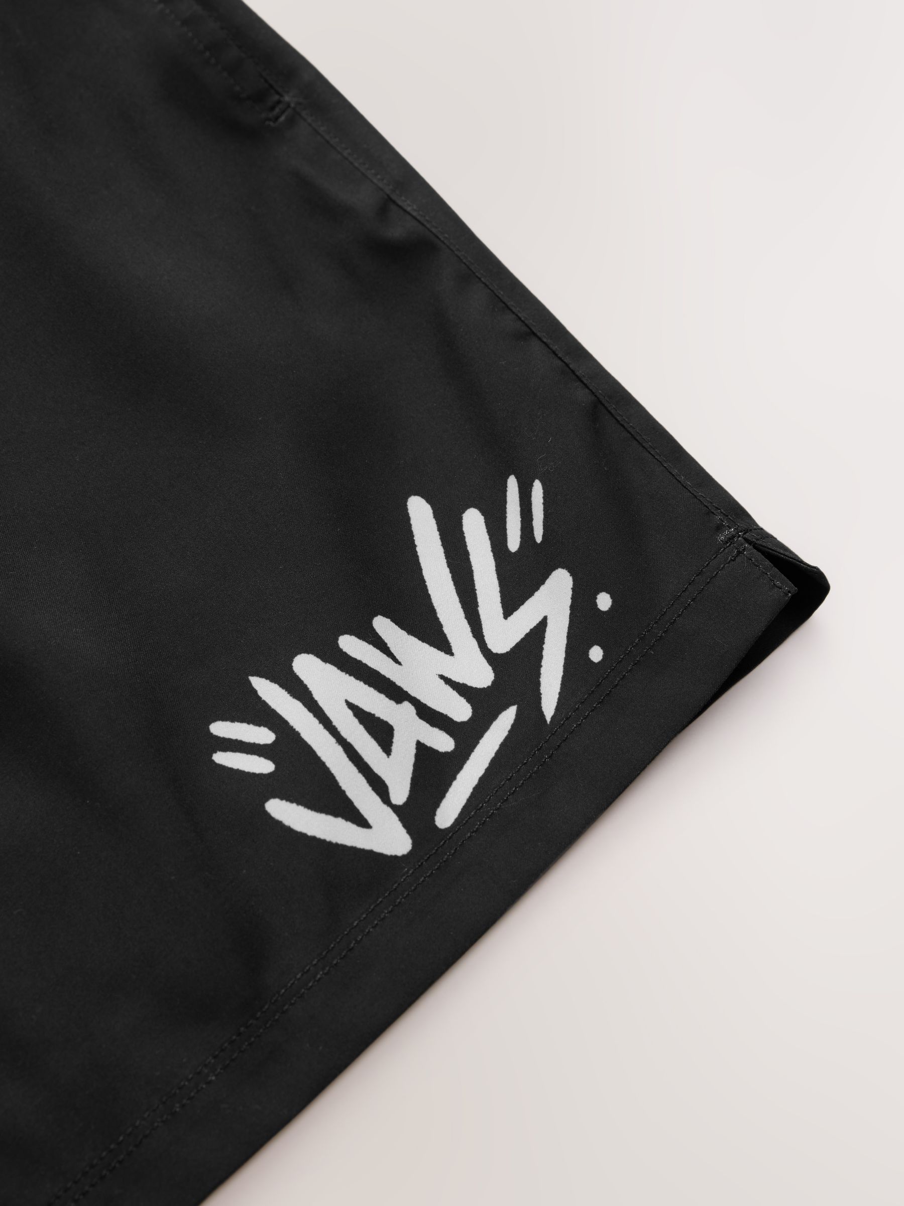 Zwart met Jaws - Gelicenseerde zwembroek met print