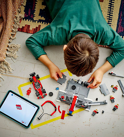 LEGO® City - F1® Boxenstopp mit Boxencrew und Ferrari... 60443 -