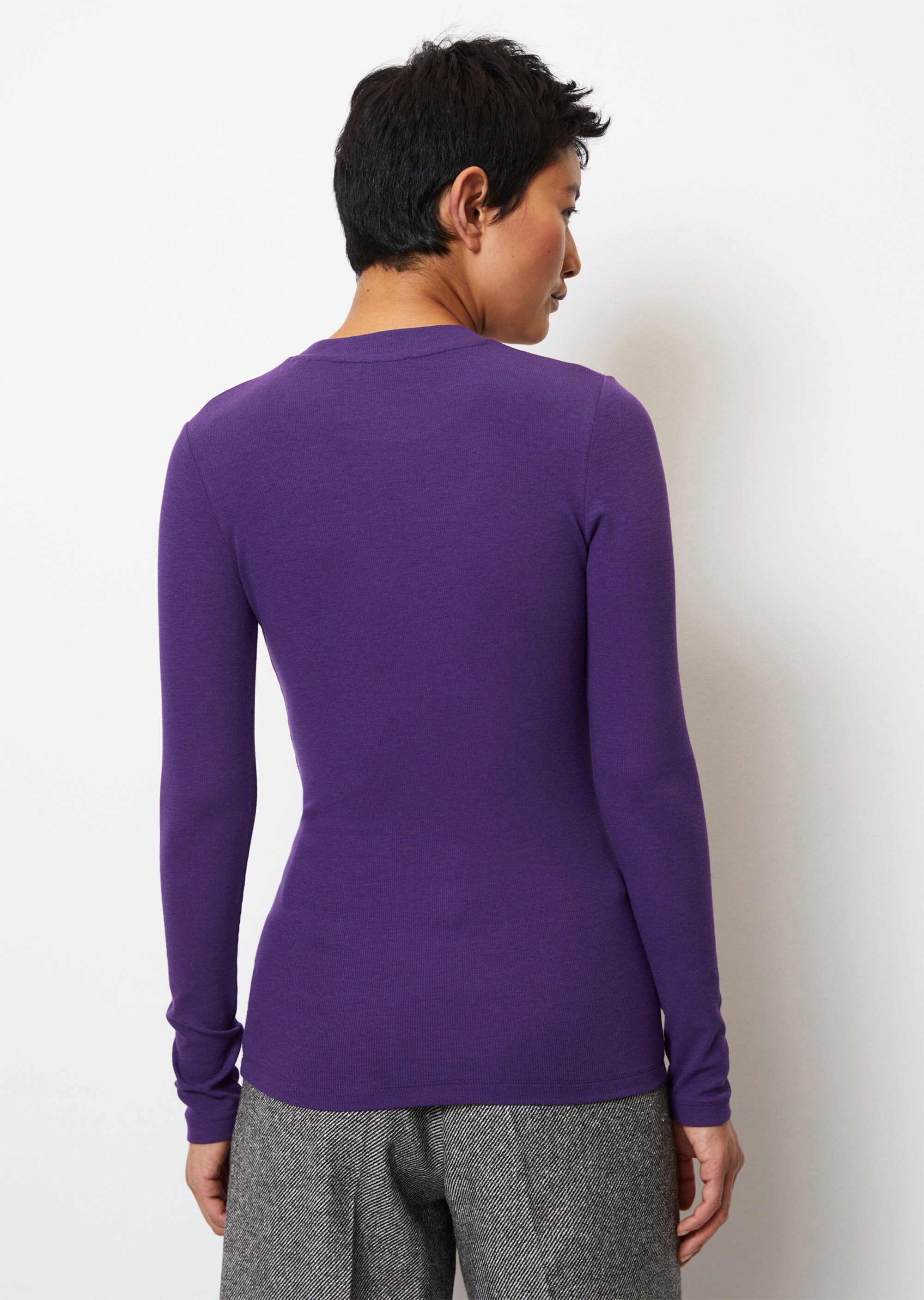 Rundhals-Longsleeve regularaus soft geripptem Jersey
