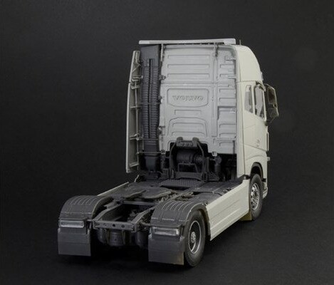 Italeri - Volvo Fh4 Globetrotter Xl Lastbil Byggesæt - 1:24 - 3940