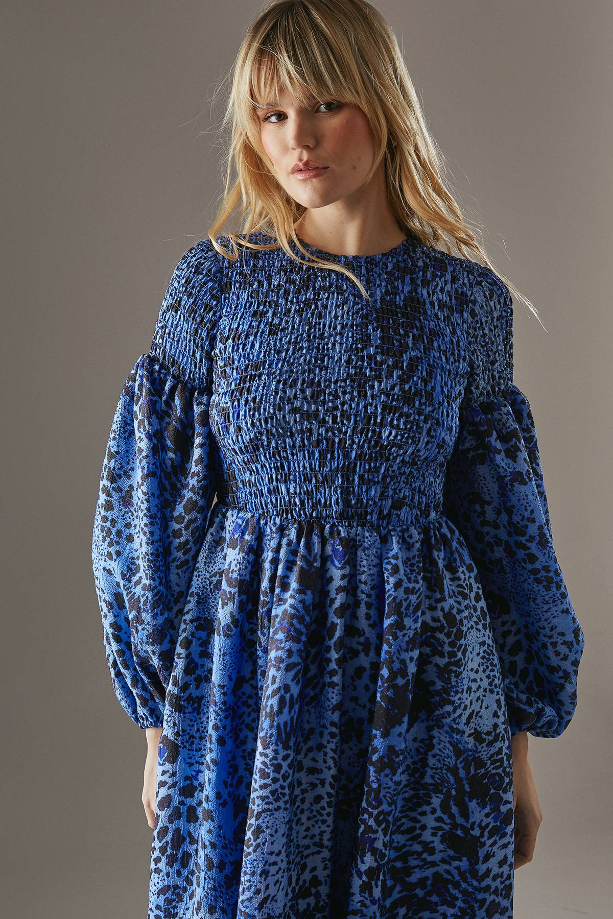 Warehouse Robe Mi-Longue en Organza Texturé Imprimé à Fronces
