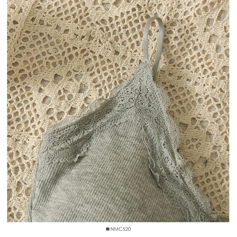 Lemongrass - Topje met kanten rand en pads in 5 kleuren